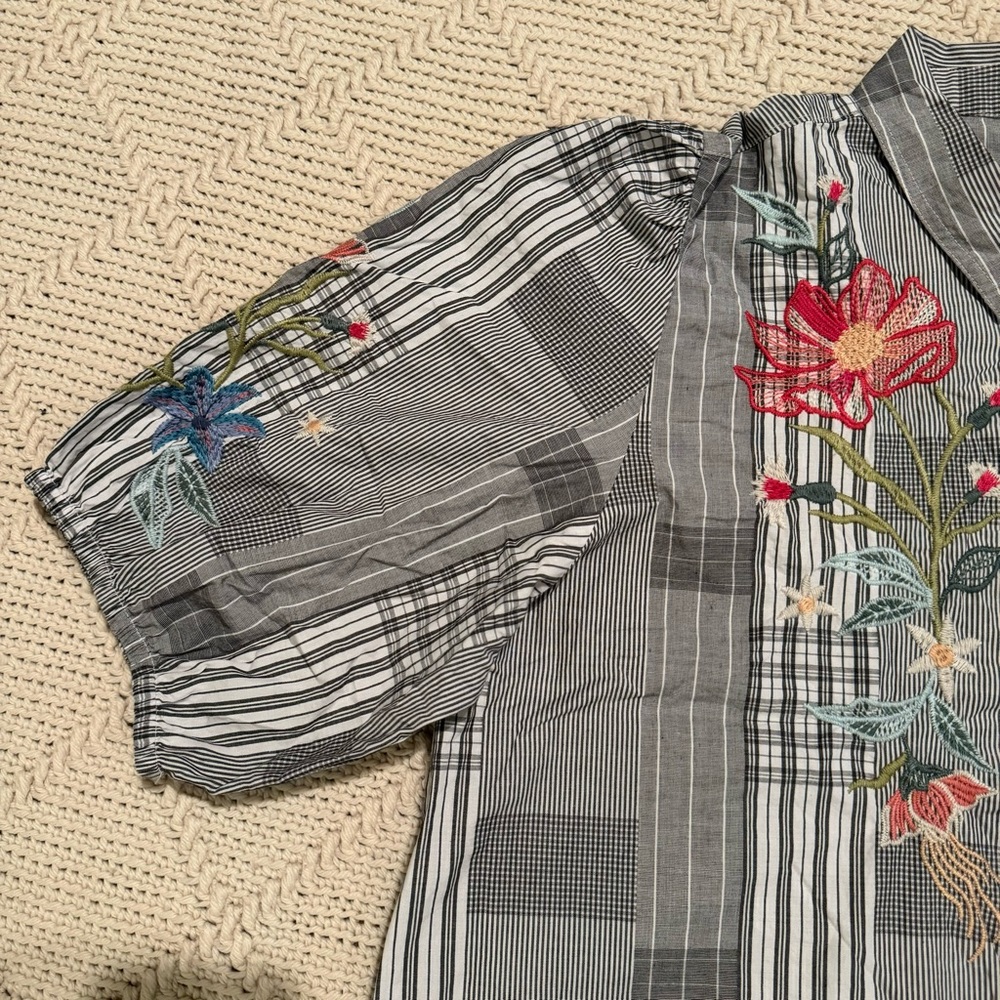 Johnny Was Gray Plaid Button-Down Shirt with Multicolor Floral Embroidery - Picture 3 of 8